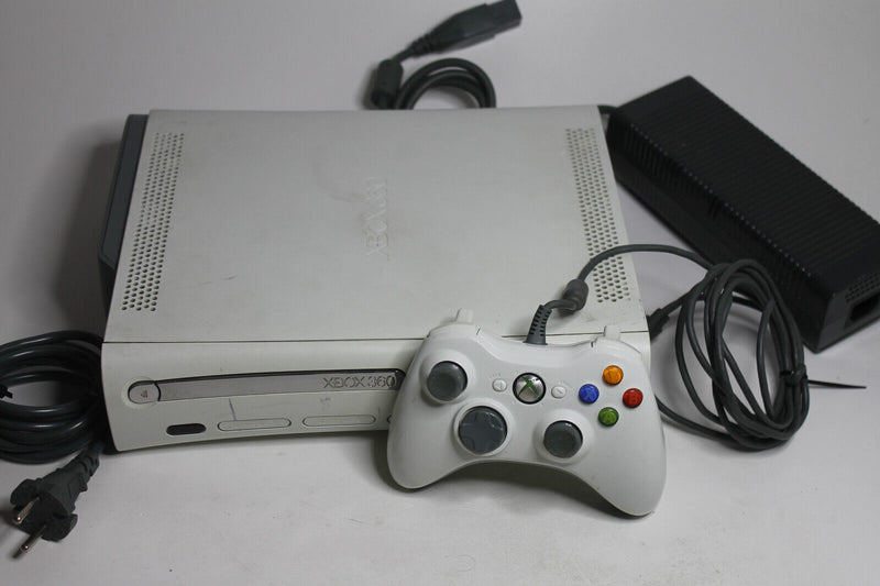 Laden Sie das Bild in Galerie -Viewer, Microsoft Xbox 360 Arcade 256MB Weiß Spielekonsole (XGX-00059)
