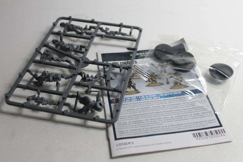 Laden Sie das Bild in Galerie -Viewer, Chaos Space Marines - 5x Chaos Cultists klassisch - 95 % vollständig
