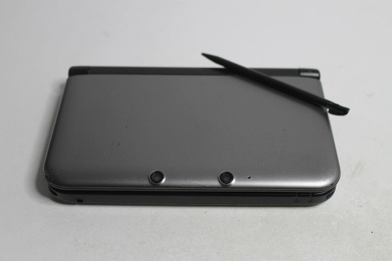 Laden Sie das Bild in Galerie -Viewer, Nintendo 3DS XL Handheld-Spielkonsole - Silber/Schwarz (2201199)
