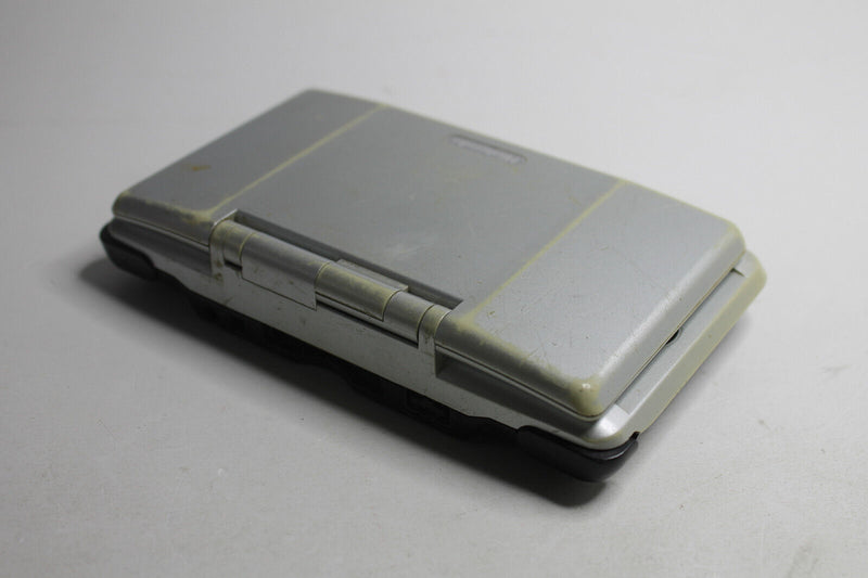 Laden Sie das Bild in Galerie -Viewer, Nintendo DS Platinum Silber Handheld-Spielkonsole defekt
