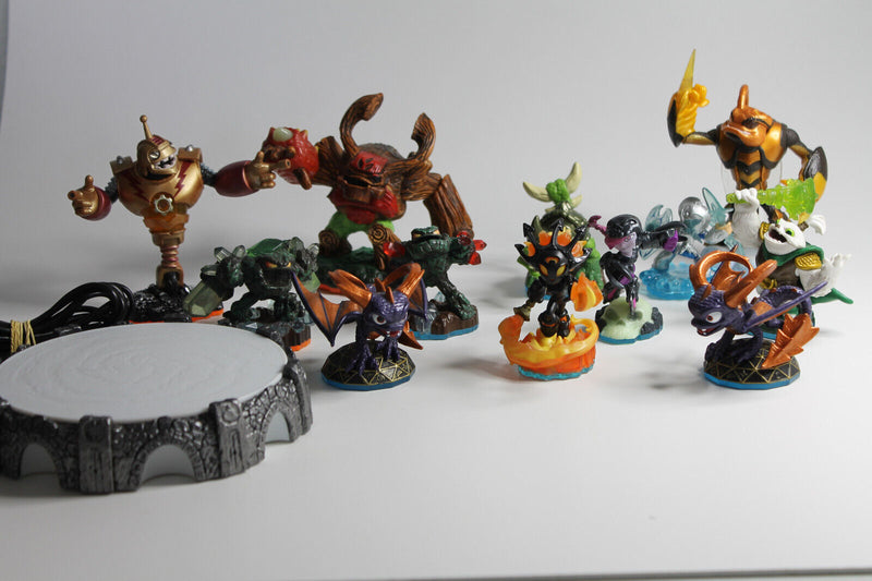Laden Sie das Bild in Galerie -Viewer, Skylanders Figuren Selten Sammlung 12 Figuren - 1 Portal
