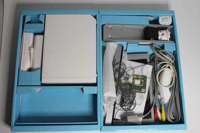Laden Sie das Bild in Galerie -Viewer, Nintendo Wii Sports Pack 512MB Spielekonsole - OVP - toller Zustand
