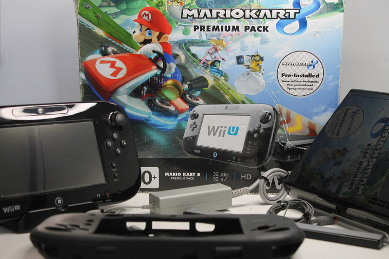 Laden Sie das Bild in Galerie -Viewer, Nintendo Wii U 32GB Konsolenpaket - Schwarz - guter Zustand
