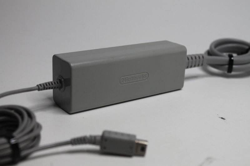 Laden Sie das Bild in Galerie -Viewer, Nintendo Wii U 32GB Konsolenpaket - Schwarz - guter Zustand
