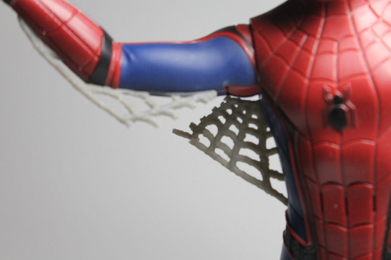 Laden Sie das Bild in Galerie -Viewer, Marvel Figuren Spiderman mit Licht und Sprachausgabe über 30 cm
