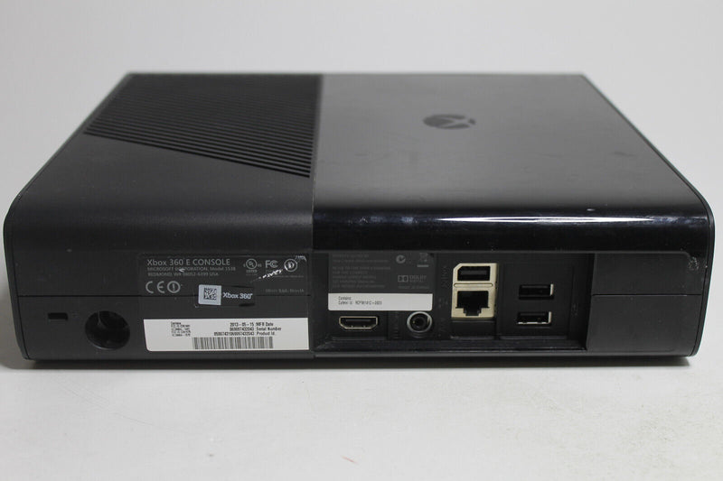 Laden Sie das Bild in Galerie -Viewer, Microsoft Xbox 360 E Konsole 250 GB schwarz + Orig. Controller - GEBRAUCHT
