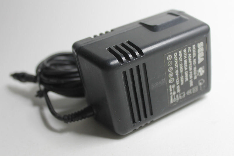 Laden Sie das Bild in Galerie -Viewer, Sega Mega Drive Schwarz Spielekonsole (PAL)
