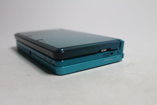 Nintendo 3DS Spilelkonsole - Aqua Blau Wackelkontakt -  geht direkt wieder aus