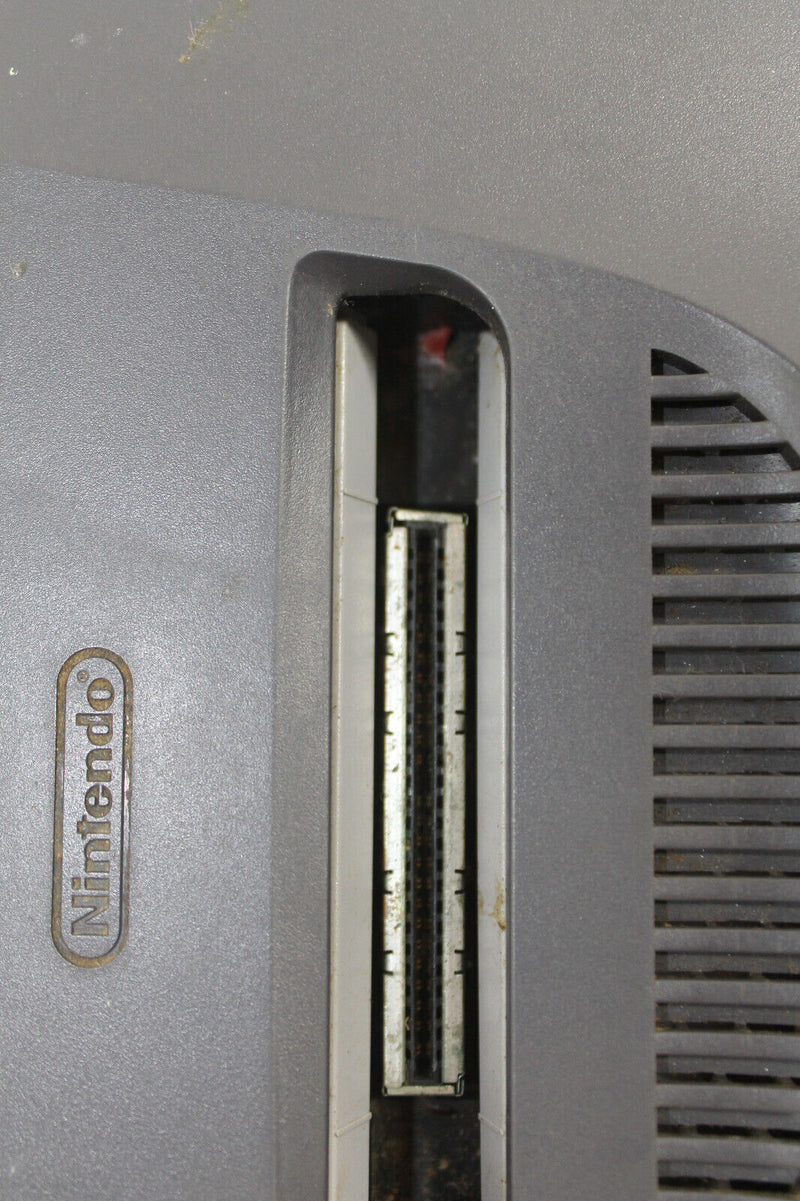 Laden Sie das Bild in Galerie -Viewer, Nintendo 64 Spielekonsole - Schwarz (NUS-001)
