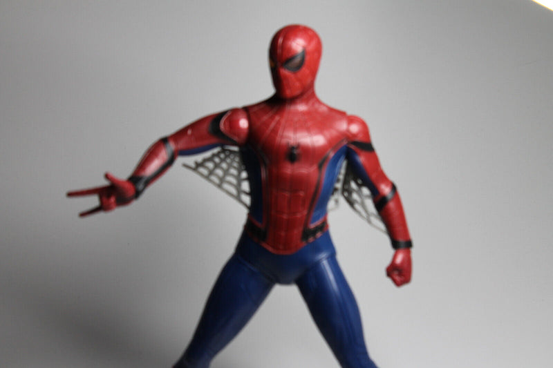 Laden Sie das Bild in Galerie -Viewer, Marvel Figuren Spiderman mit Licht und Sprachausgabe über 30 cm
