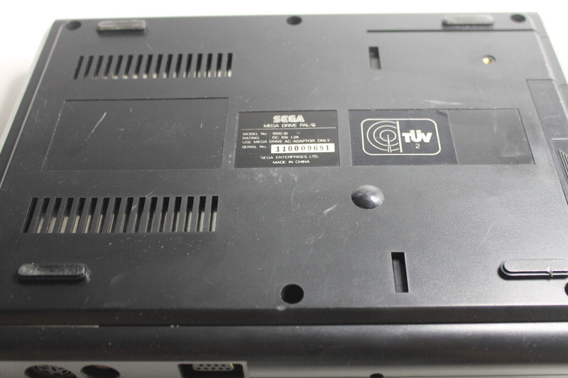 Laden Sie das Bild in Galerie -Viewer, Sega Mega Drive Schwarz Spielekonsole (PAL)
