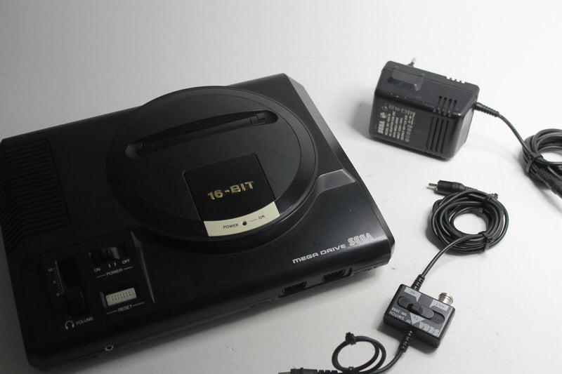 Laden Sie das Bild in Galerie -Viewer, Sega Mega Drive Schwarz Spielekonsole (PAL) - teildefekt -
