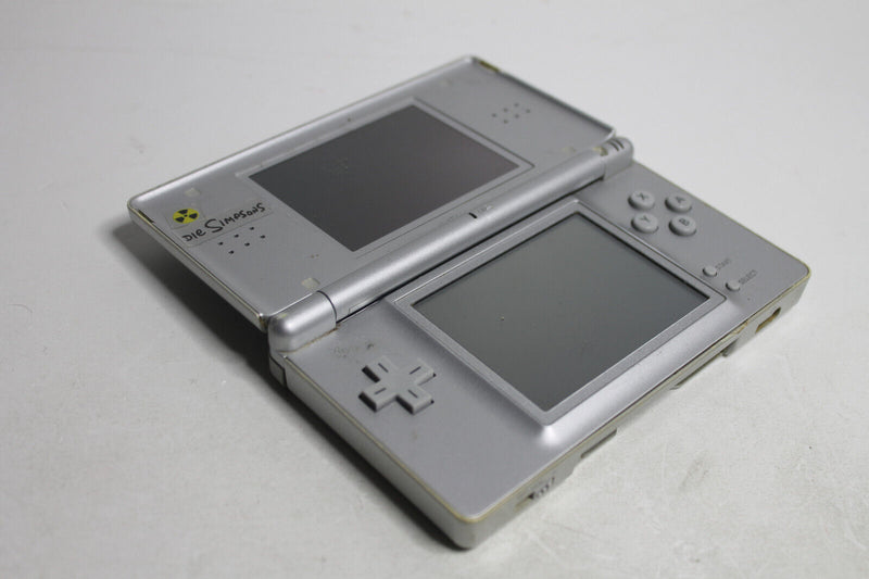 Laden Sie das Bild in Galerie -Viewer, Nintendo DS Spielkonsole - Silber
