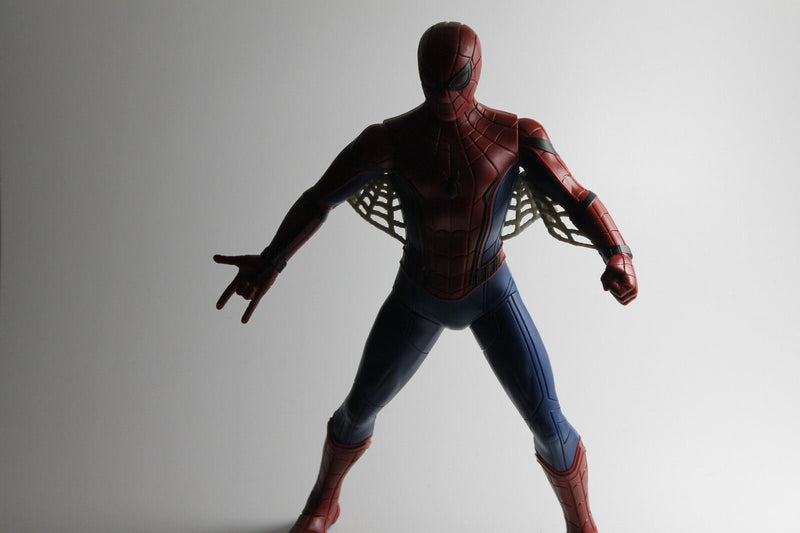 Laden Sie das Bild in Galerie -Viewer, Marvel Figuren Spiderman mit Licht und Sprachausgabe über 30 cm
