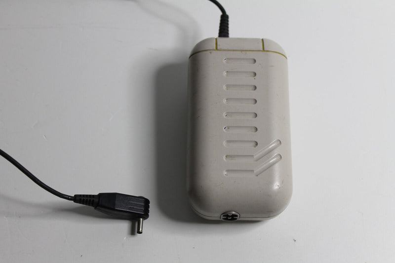 Laden Sie das Bild in Galerie -Viewer, Nintendo Gameboy Powerbank/ Battery Pack/ Akku - in grau
