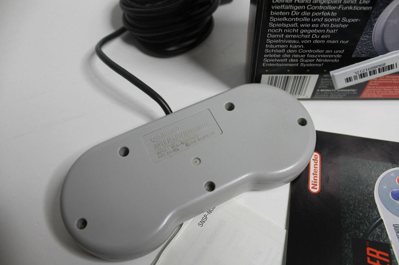 Laden Sie das Bild in Galerie -Viewer, Nintendo Super Nintendo Entertainment System Controller - mit OVP und Anleitung
