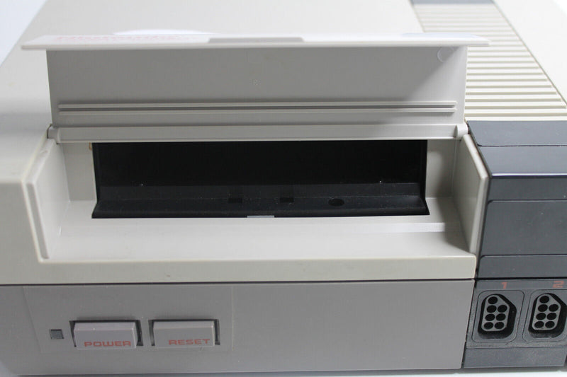 Laden Sie das Bild in Galerie -Viewer, Nintendo Super Entertainment System Spielekonsole - Grau (NES-001) - defekt
